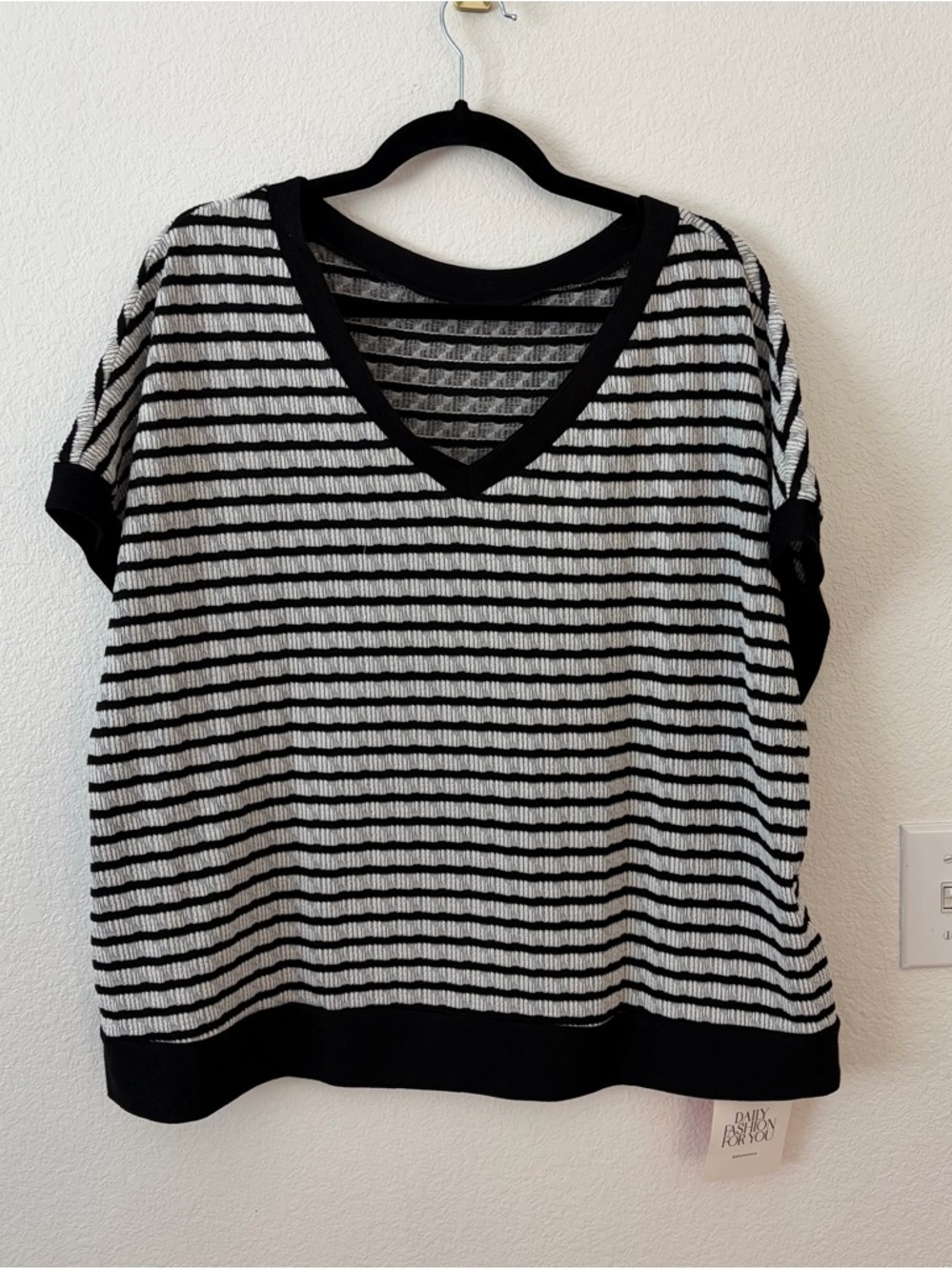 NWT SZ CXL Black and White Striped V-Neck Sweater Top